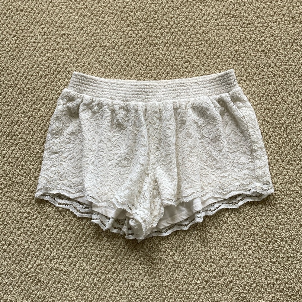 Hollister Lace Cream Elastic Shorts Frilled White Casual Size Small Stretchy EUC